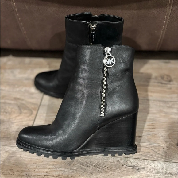 Michael Michael Kors Evelyn Wedge Bootie black size 7 - Picture 1 of 15